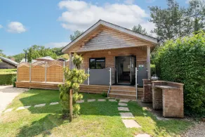 Bath & West lodge - sleeps 4/5 with private hot tub - Image 2