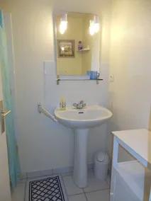 Apartment in a small quiet residence near the sea - Image 2