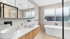 Beautiful new home within metres of beaches - Image 3