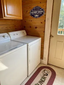 Hilltop 10 acre Cabin Retreat Getaway - WiFi! - Image 3
