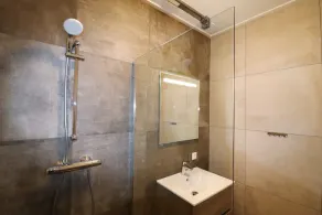 Luxury waterfront villa - Image 5