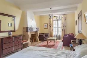 Authentic Provençal Bastide with private pool and garden in medieval town - Image 5