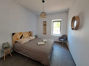 A charming stone house, completely renovated, with a swimming pool; sleeps 12 - Image 5