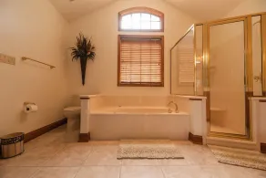 A Pet Friendly Luxury Lakefront Escape - Image 4