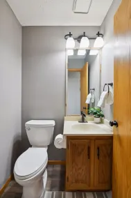 Spacious 4 BR with King Suite, 3 BA, 3 stall Garage, Game Rm, Prime Location - Image 3