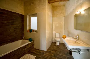 Vues incroyables, intimité totale, luxe et confort, y compris la piscine et la terrasse - Image 4