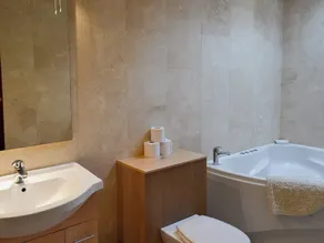 Alojamiento de 3 habitaciones en Buxworth, High Peak - Image 4