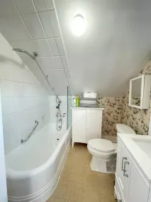 Charming Suite in Heritage Manor, Free Parking - Image 2