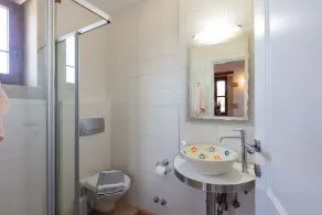 Exquisite Villa Mesogea with spacious rooms and private pool - Image 3