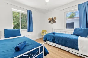 Comfy & Updated Apartment centrally located minutes away from everything! - Image 5