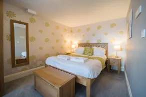 30 Trinity Mews - coaching mews just a few steps from harbour and town centre in quiet cul de sac - - Image 3