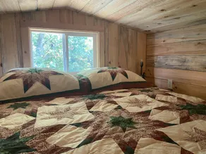 Private TINY CABIN Full Bath Queen Bed 5 STAR Clean! By Patoka Lake - Image 5