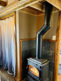 North Shore Tiny Log Cabin Retreat - Image 2