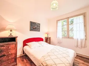 Stunning private villa for 5 guests with WIFI, TV, balcony and pets allowed - Image 4