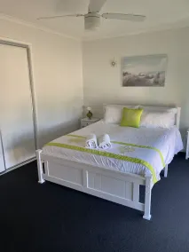 GERÄUMIGES STRANDHAUS im schönen Dicky Beach, Caloundra - Image 4