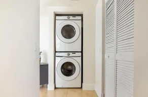 Brickell River LOFT / parking & 12 min to South Beach - Image 4
