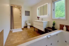 SunnyPeace Modern Home Stay - Image 2