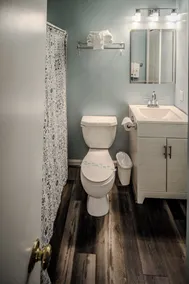 Premium-Ferienwohnung Wohnung. Schlafmöglichkeiten für 6, 2 Schlafzimmer, 2 Bäder. Keine Haustiere. - Image 3