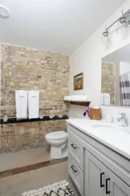 Spacious Luxury 2BR Apt with Gym, Parking, and Rooftop - Image 5