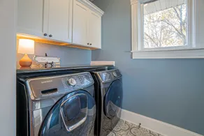 Newly remodeled historic house just steps from the WASHINGTON SQUARE! Sleeps 10! - Image 2