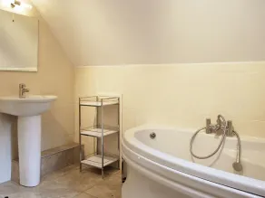 1 bedroom accommodation in Bamford - Image 2