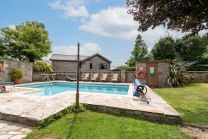 Bath & West lodge - sleeps 4/5 with private hot tub - Image 4
