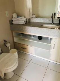 GOLDEN LAKE RESIDENCE - Image 3