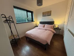 Stylish & Cosy Home in Bridgend with free parking - Image 5