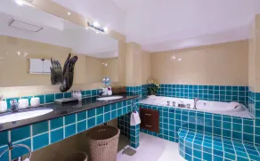 Profitez de cette fabuleuse villa de luxe de 4 chambres avec chef personnel, personnel et piscine - Image 2