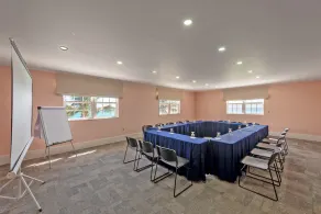 Butterfly Beach Hotel - Image 5