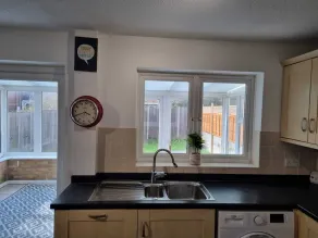 FamilyFriendly- Sleeps5- FreeParking- Garden - Image 2