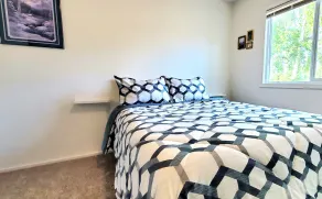 Alaskan hideaway 2 bedroom apt by lakes, airport, hiking - Image 3