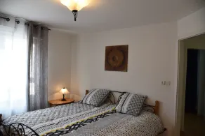 Superb apartment in a quiet residence with mountain views - Image 3
