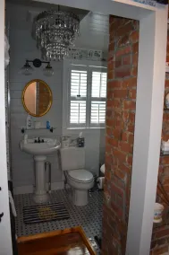 Cozy, historic home, 1 BR located 2 blocks from downtown Bristol RI - Image 2