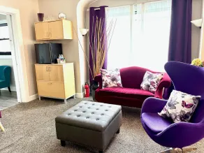 QUIET PEACE RETREAT CLOSE TO DOWNTOWN INDY – WOMEN ONLY - COMFY & SECURE - Image 5
