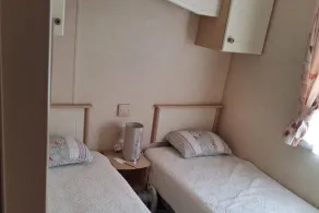 2Bed-Cabin Sleeps 4 WiFi Free Parking Sea Views - Image 4