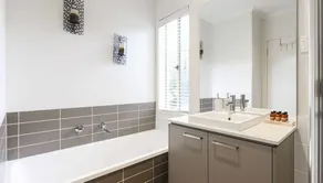 LUXE Beach House House - Image 5
