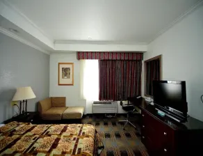 DELUXE ROOM, QUEEN BED - Image 5