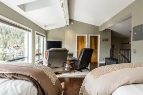 Spacious 3 Bed 3 Bath Condo with 3 Spas and Great View - Just Steps Away from Ski Adventure! (Unit 310 at 1849) by RedAwning - Image 3