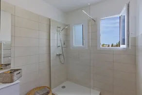 Location Avec VUE MER Dans UN Petit Immeuble - Image 2