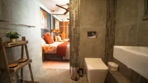 4 Dolphin Views La Mercy Luxury Beachfront Apartment with Private Swimming Pool - Image 3