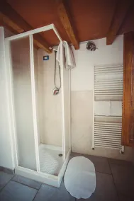 Flat with terrace,A/C, Wi-Fi, pool, e-car charging station, family friendly - Image 2