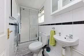 House Sleeps 14 With Enclosed Garden - Image 4