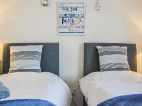 2 bedroom accommodation in Kingsgate, Broadstairs - Image 5
