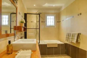 Exclusive private villa with pool in South France - Image 3
