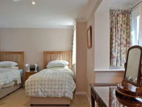 2 bedroom accommodation in Littlehampton, near Arundel - Image 5