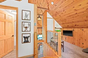 Secluded 4-season cabin w/private waterfront, epic game room & mins from trails - Image 5