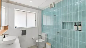 Stunning home 350 metres from the beach. - Image 5