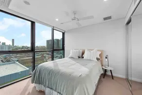 Prime position 1.5 BR w/ view/ parking / roof pool - Image 5