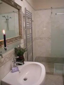 Ca 'Venexiana, tranquilo 2 dormitorios con patio privado junto al canal ~ sin cargos adicionales - Image 4